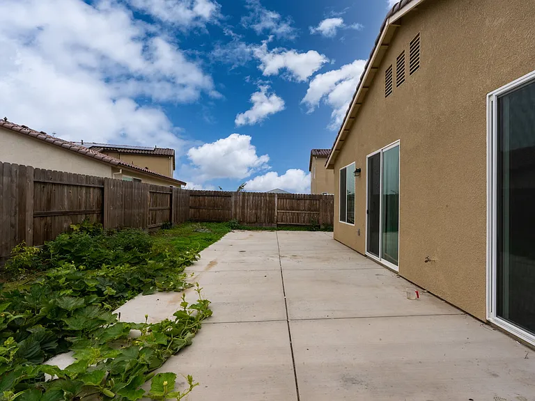 814 Courtney Ct — Photo 21