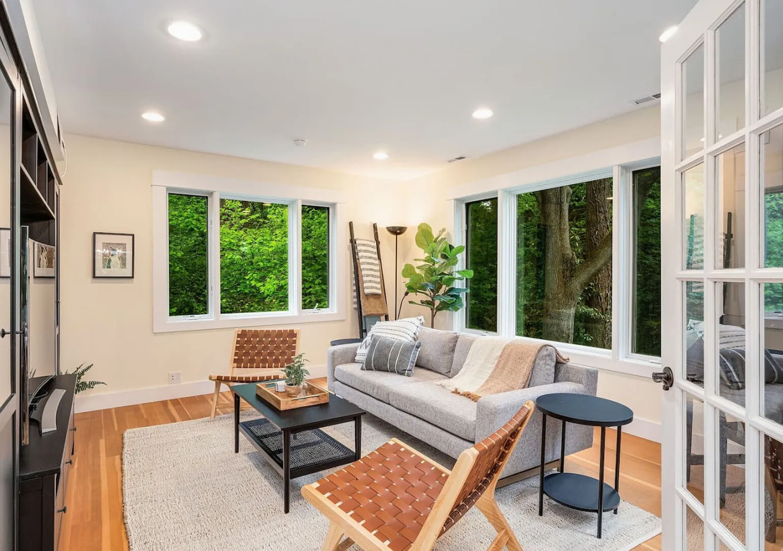 4BR 4BA The Treed Inn - Firepit, Outdoor Dining and Yard — Photo 2