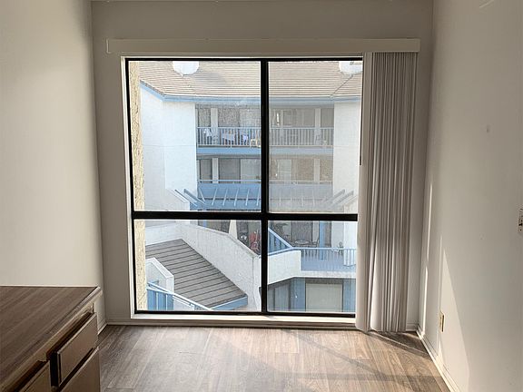 4th image of 4260 Via Arbolada #301-1