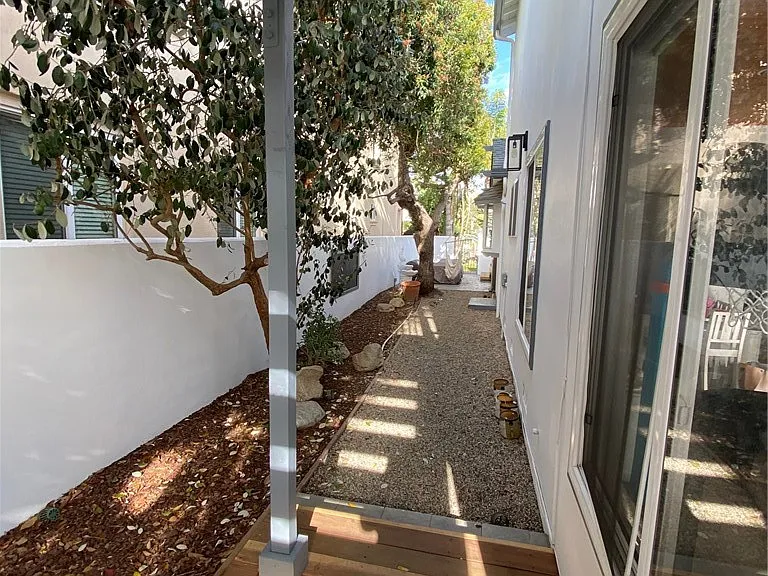 518 Westminster Ave — Photo 18
