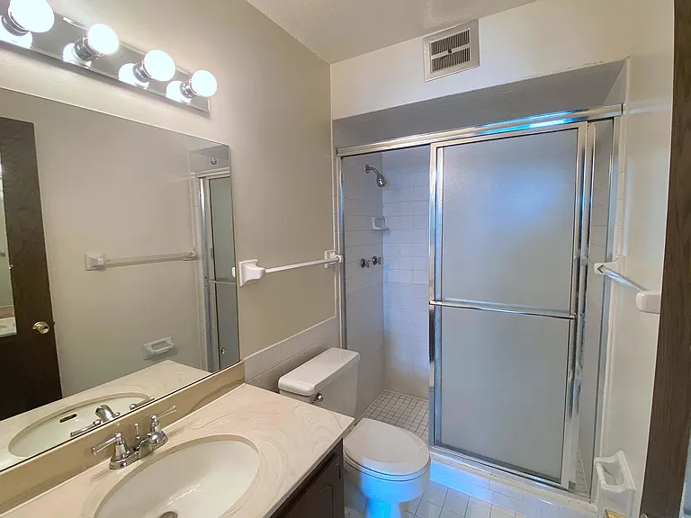 Southgate Apartments — Photo 103