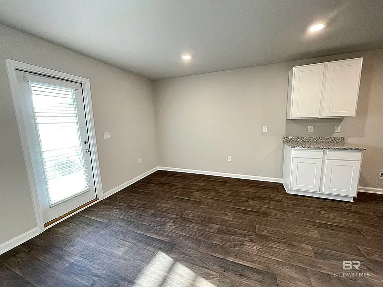 20651 Mercury Dr — Photo 3