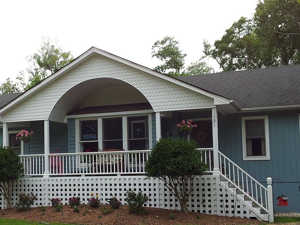 Beautiful like new home
