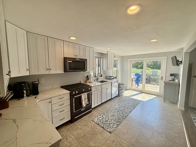 735 Sea St — Photo 6