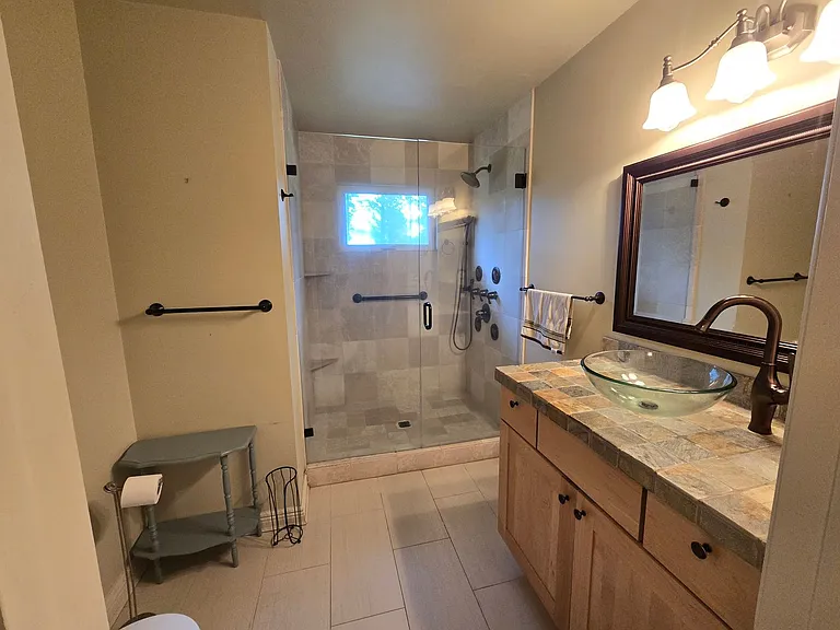 296 Mesa Dr — Photo 5