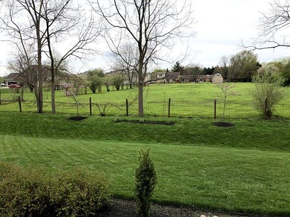 4th image of 1319 Brentford Ln