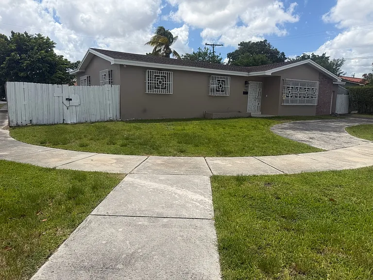 SW 98th Ct — Photo 3