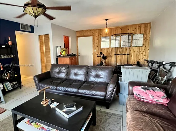 8325 SW 72nd Ave APT 214C, Miami, FL 33143