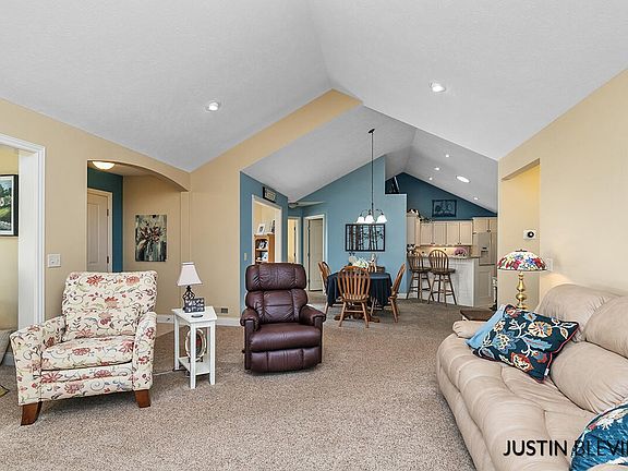 2nd image of 915 Bridge Walk Ct SE