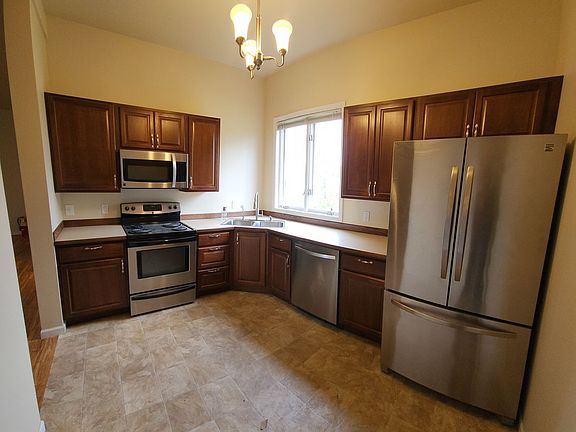 5th image of 935 Commerce St #B