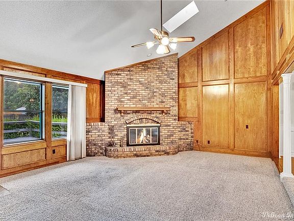 4th image of 2207 Surrey Ln