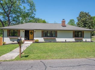 1 Duchess Dr, Newnan, GA 30263