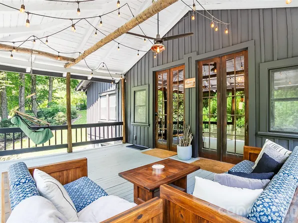 150 Indian Cave Park Rd, Hendersonville, NC 28739