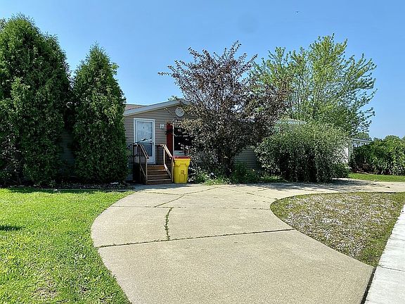 3rd image of 58122 Meadow Creek Blvd
