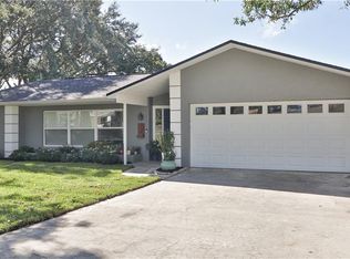 2218 Laurel Oak Dr, Valrico, FL 33596
