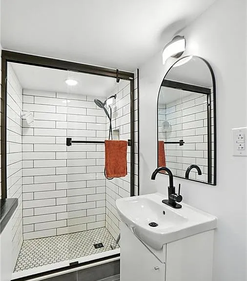 108 Napoleon Dr — Photo 40