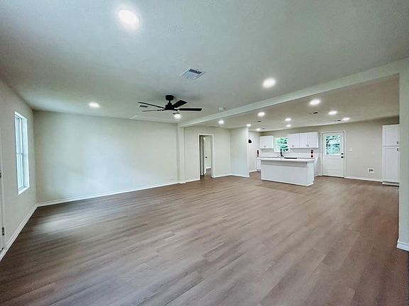 3rd image of 7410 Lakehurst Dr