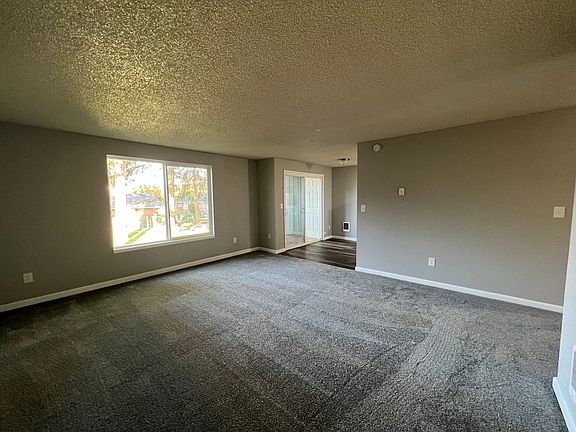 5th image of 17439 SE Stark St APT 205