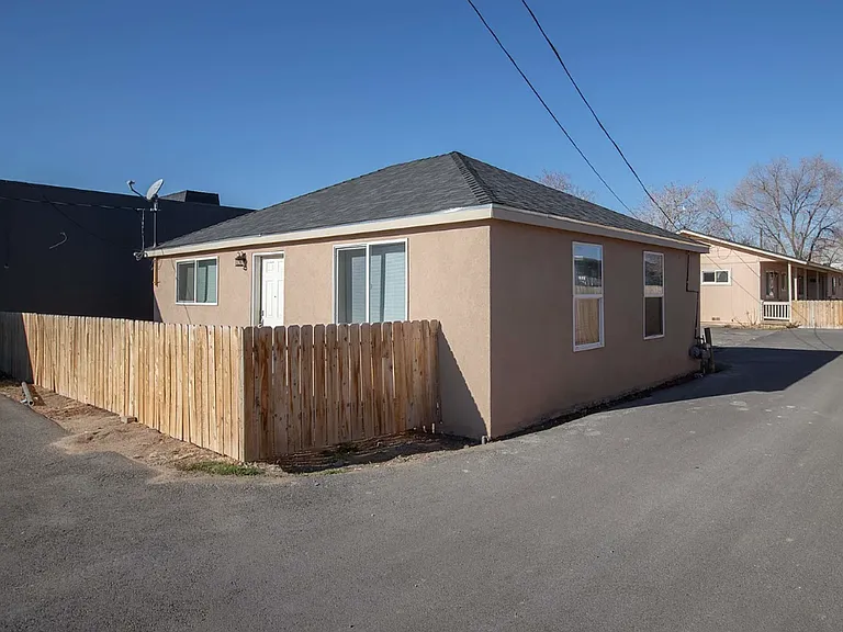 241 Linden St — Photo 1