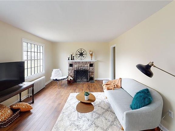 4th image of 207 Yorkshire Blvd