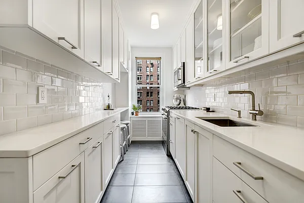 Sold by Compass | media 20