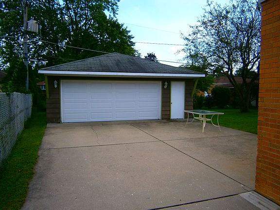 3rd image of 11117 Highridge Ave