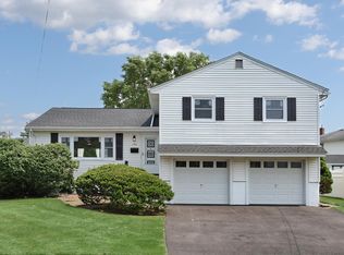7-32 Richard St, Fair Lawn, NJ 07410