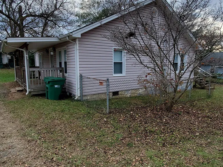 206 E Union St — Photo 2
