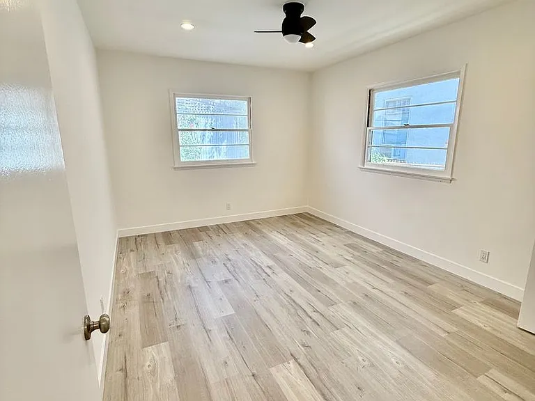 449 Oakhurst — Photo 9