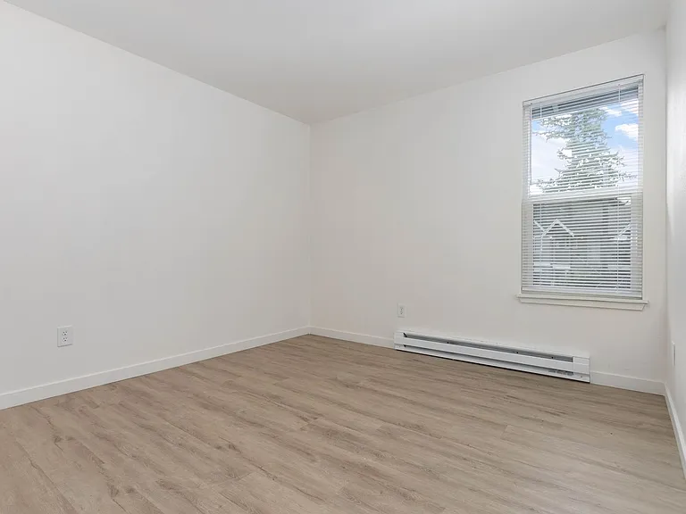 Glacier Park Apartments — Photo 32
