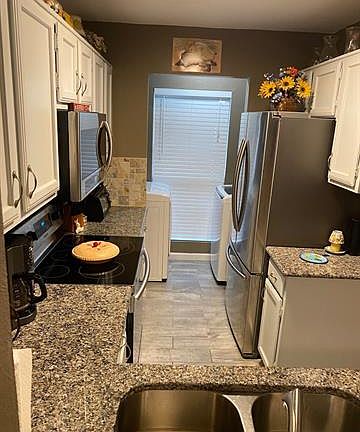 4th image of 645 Carriagehouse Ln APT 8