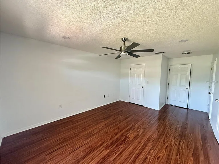 3900 Oak Pointe Blvd — Photo 9