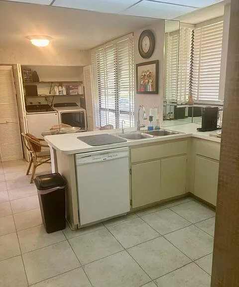 225 Old Meadow Way — Photo 10