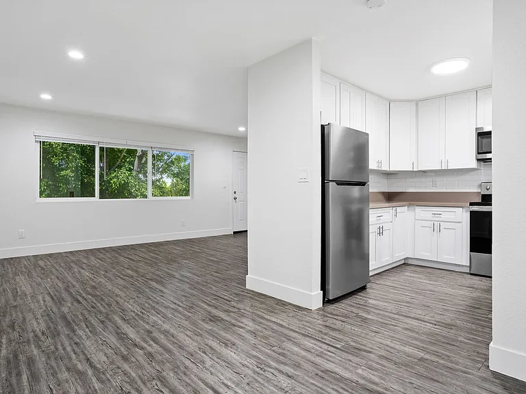 FH - Hilltop Apartments — Photo 8