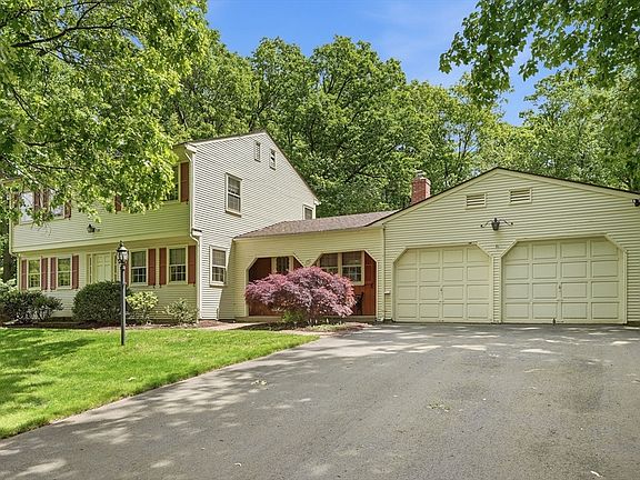 3rd image of 17 Raymond Dr