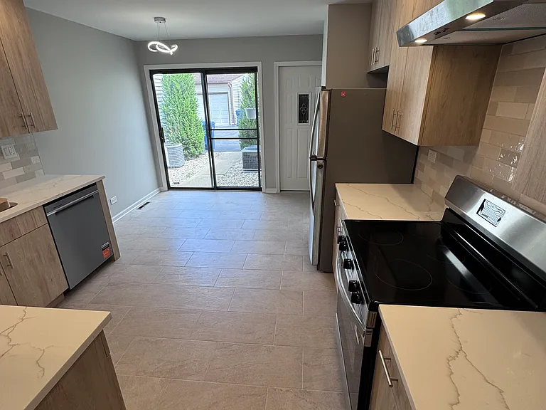 786 Greenwood Rd — Photo 10