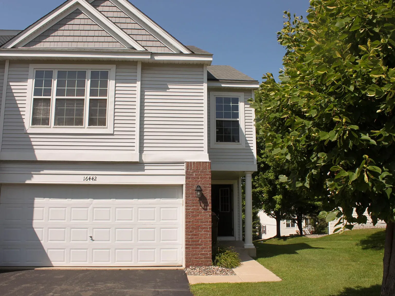 2 bed, 2.5 bath, 1596 sqft, $2,195 — Photo 1