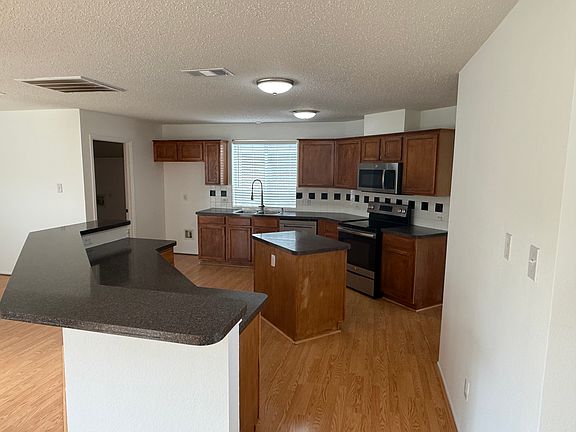 3rd image of 3944 Willow Bend Dr