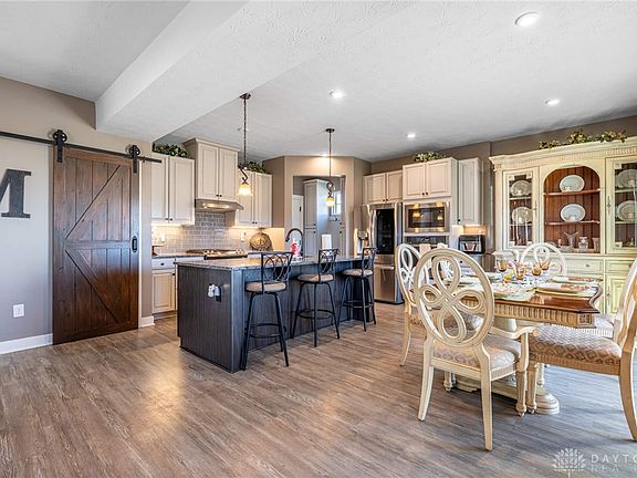 5th image of 9760 Winding Creek Blvd