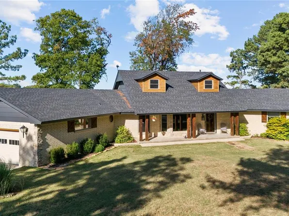 801 E Eastern Hills Rd, Holdenville, OK 74848
