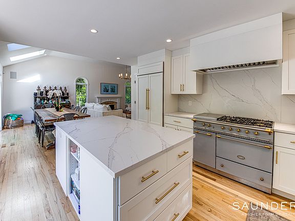 5th image of 10 Northview Hills Ct