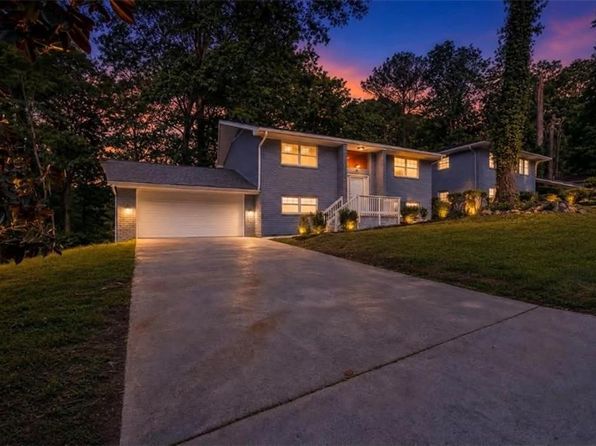 495 Larchmont Cir NW