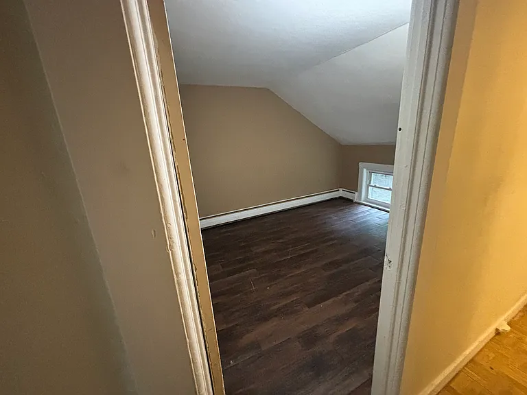 158-160 S Walnut St — Photo 8