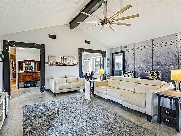 5th image of 22 Grandbay Ct