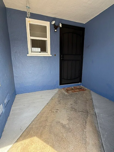 2 bed, 1.0 bath, $5,800 — Photo 2
