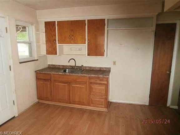 3rd image of 436 E 266th St