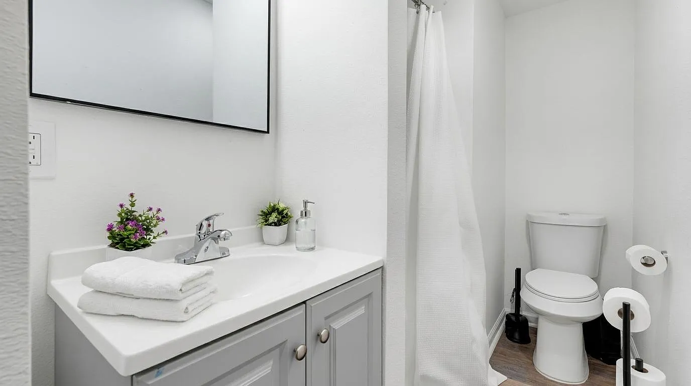 4 bed, 2.0 bath, 1906 sqft, $776 — Photo 3