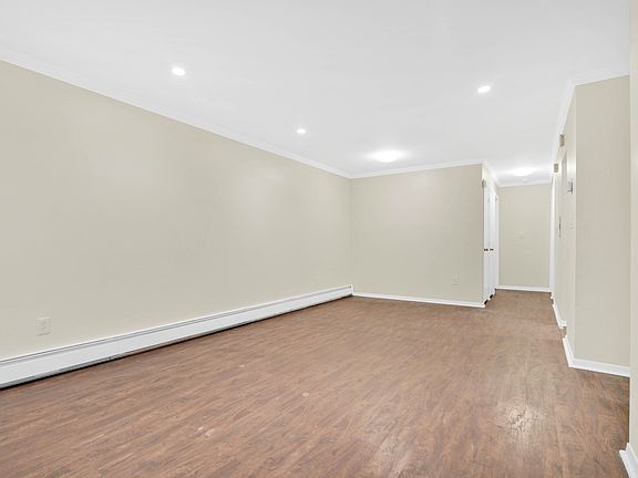 3rd image of 170 Sumpter St Unit 2