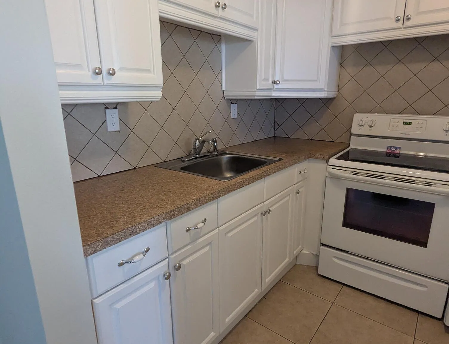 1 bed, 1.5 bath, 684 sqft, $1,600 — Photo 2