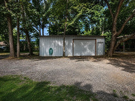 3rd image of 112 Lone Pine Dr